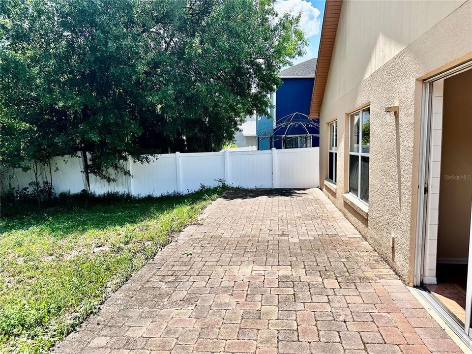 For Rent: $2,899 (4 beds, 2 baths, 1959 Square Feet)