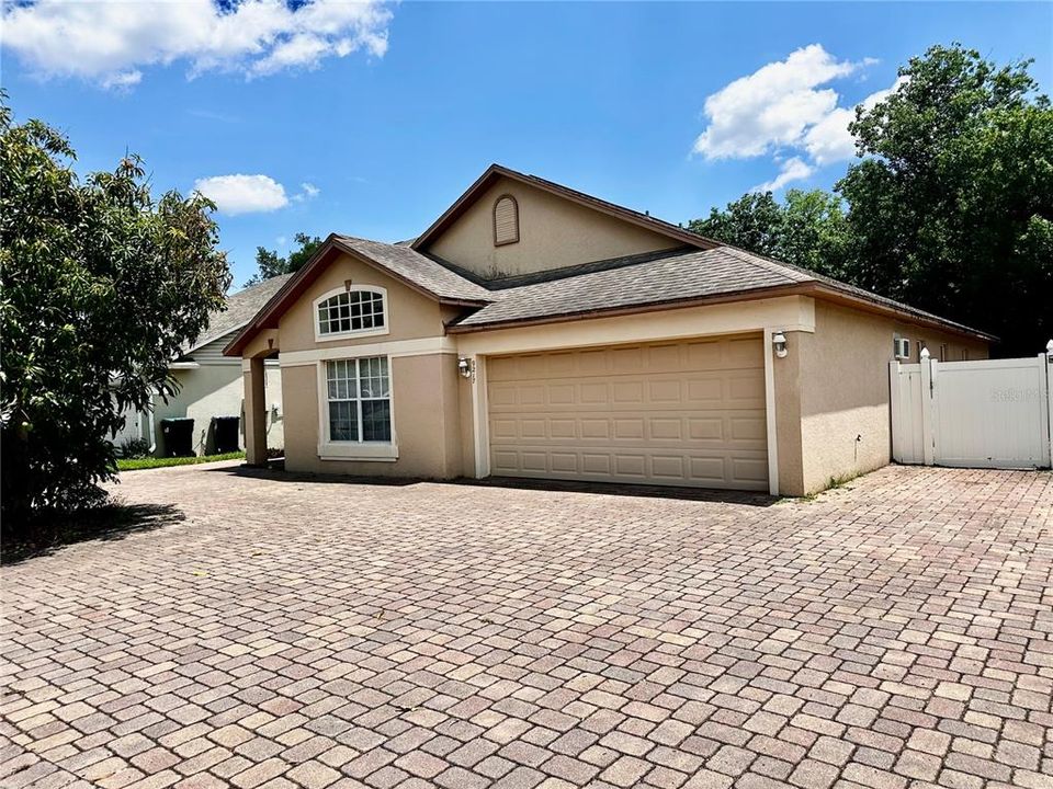 For Rent: $2,899 (4 beds, 2 baths, 1959 Square Feet)