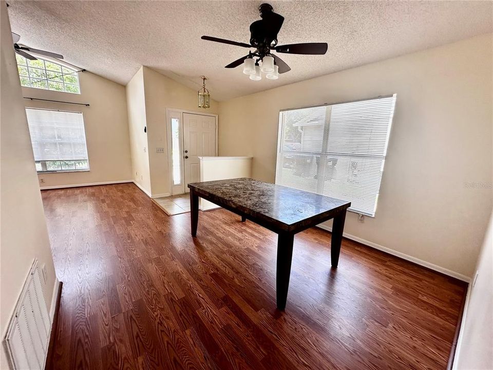 For Rent: $2,899 (4 beds, 2 baths, 1959 Square Feet)