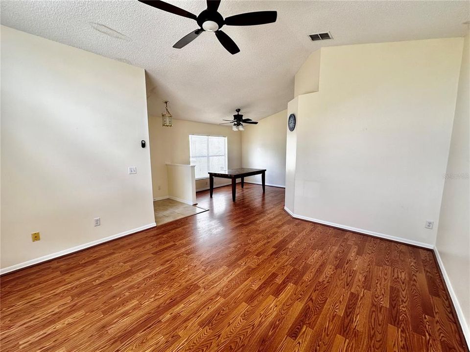 For Rent: $2,899 (4 beds, 2 baths, 1959 Square Feet)