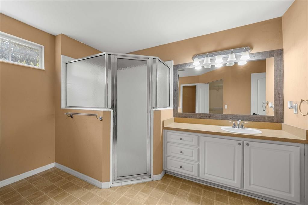 For Sale: $359,000 (4 beds, 2 baths, 1834 Square Feet)