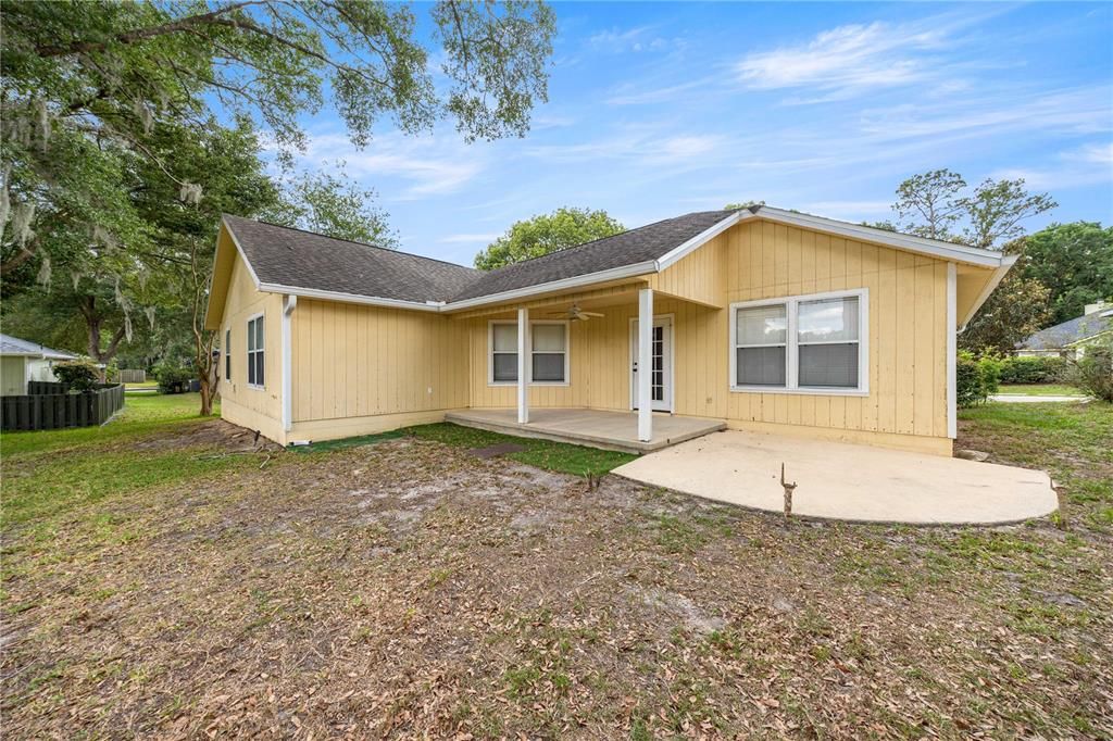 For Sale: $359,000 (4 beds, 2 baths, 1834 Square Feet)