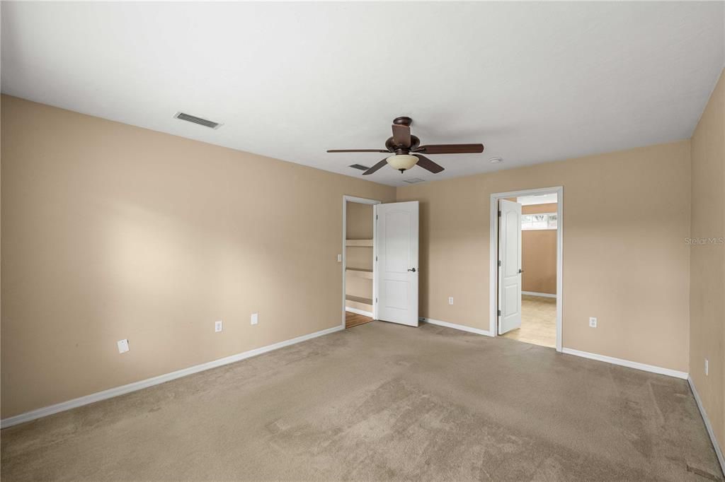 For Sale: $359,000 (4 beds, 2 baths, 1834 Square Feet)