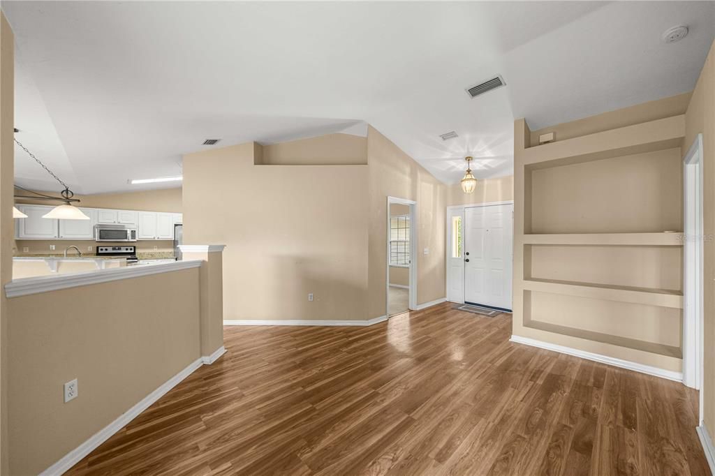 For Sale: $359,000 (4 beds, 2 baths, 1834 Square Feet)