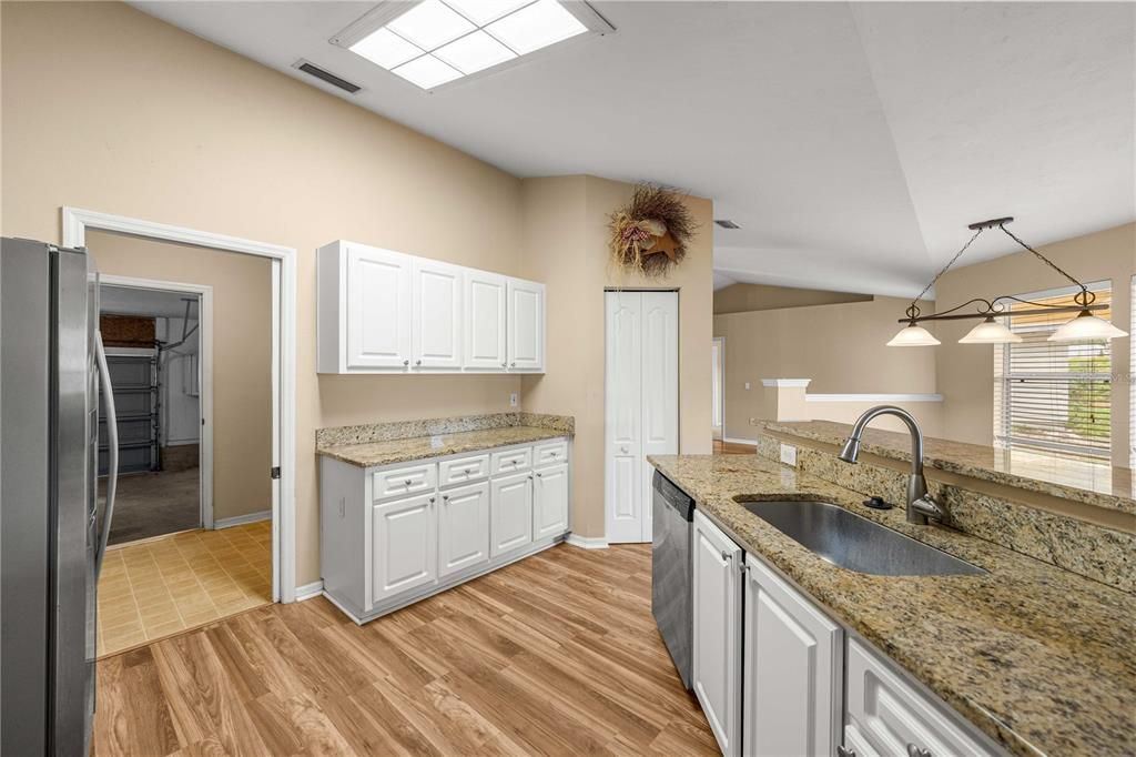 For Sale: $359,000 (4 beds, 2 baths, 1834 Square Feet)
