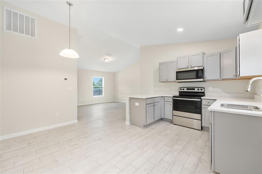 En Venta: $238,000 (3 camas, 2 baños, 1091 Pies cuadrados)