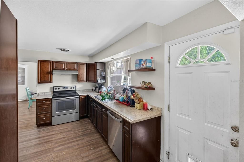 For Sale: $499,000 (5 beds, 5 baths, 3778 Square Feet)