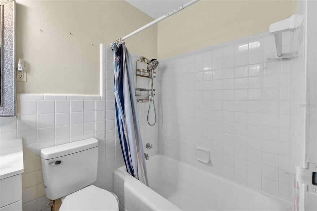 For Sale: $499,000 (5 beds, 5 baths, 3778 Square Feet)