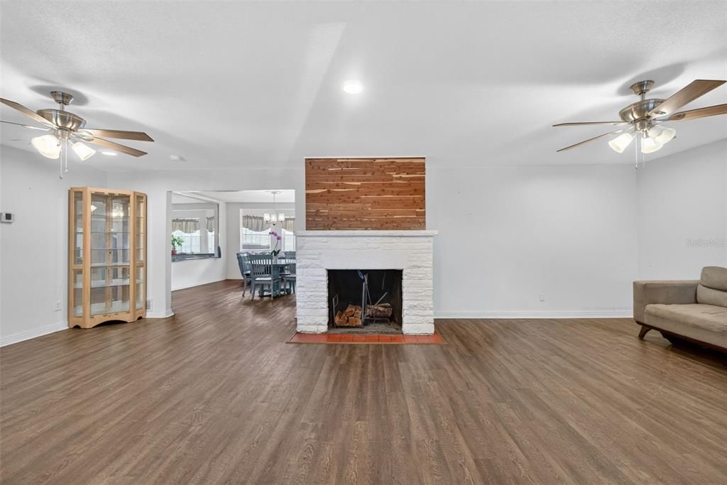 For Sale: $499,000 (5 beds, 5 baths, 3778 Square Feet)