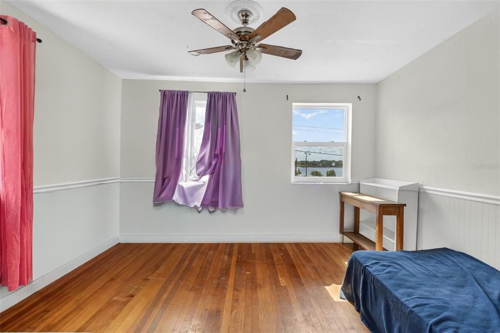 For Sale: $499,000 (5 beds, 5 baths, 3778 Square Feet)