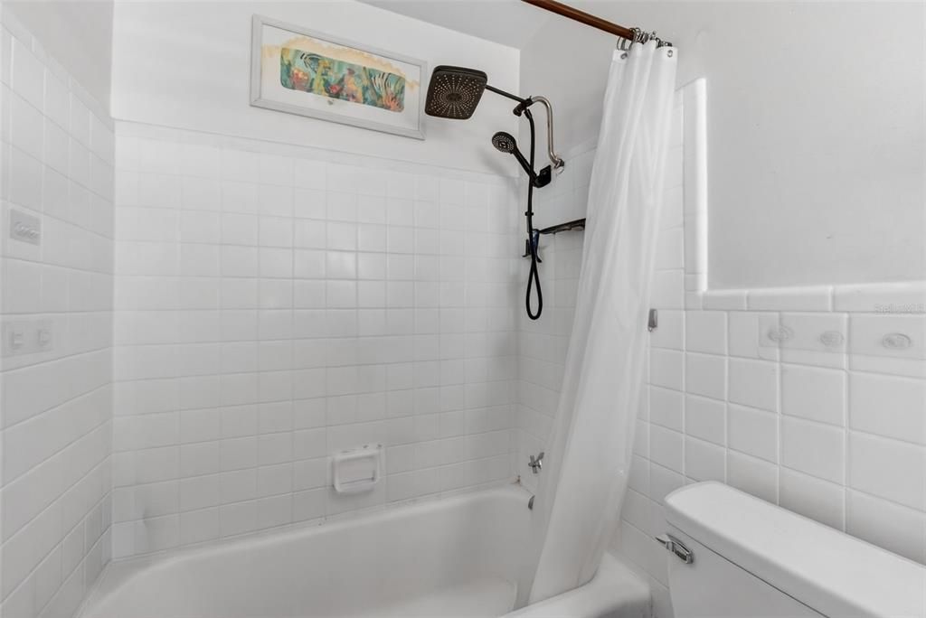 For Sale: $499,000 (5 beds, 5 baths, 3778 Square Feet)