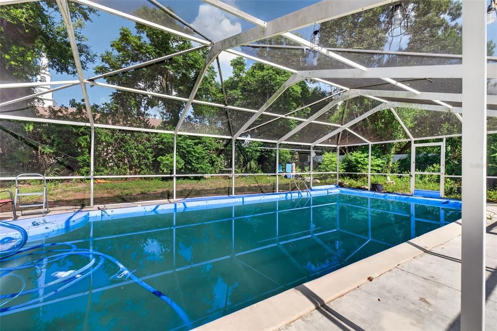 For Sale: $499,000 (5 beds, 5 baths, 3778 Square Feet)