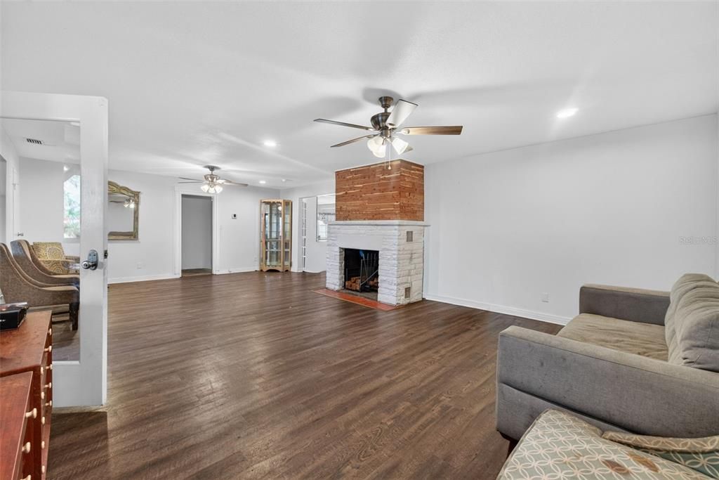 For Sale: $499,000 (5 beds, 5 baths, 3778 Square Feet)