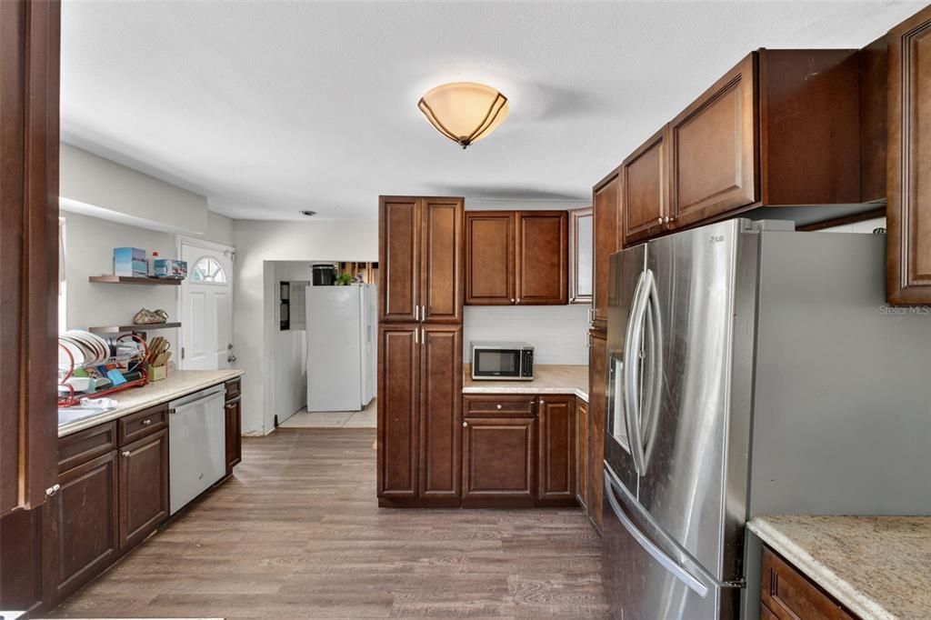For Sale: $499,000 (5 beds, 5 baths, 3778 Square Feet)