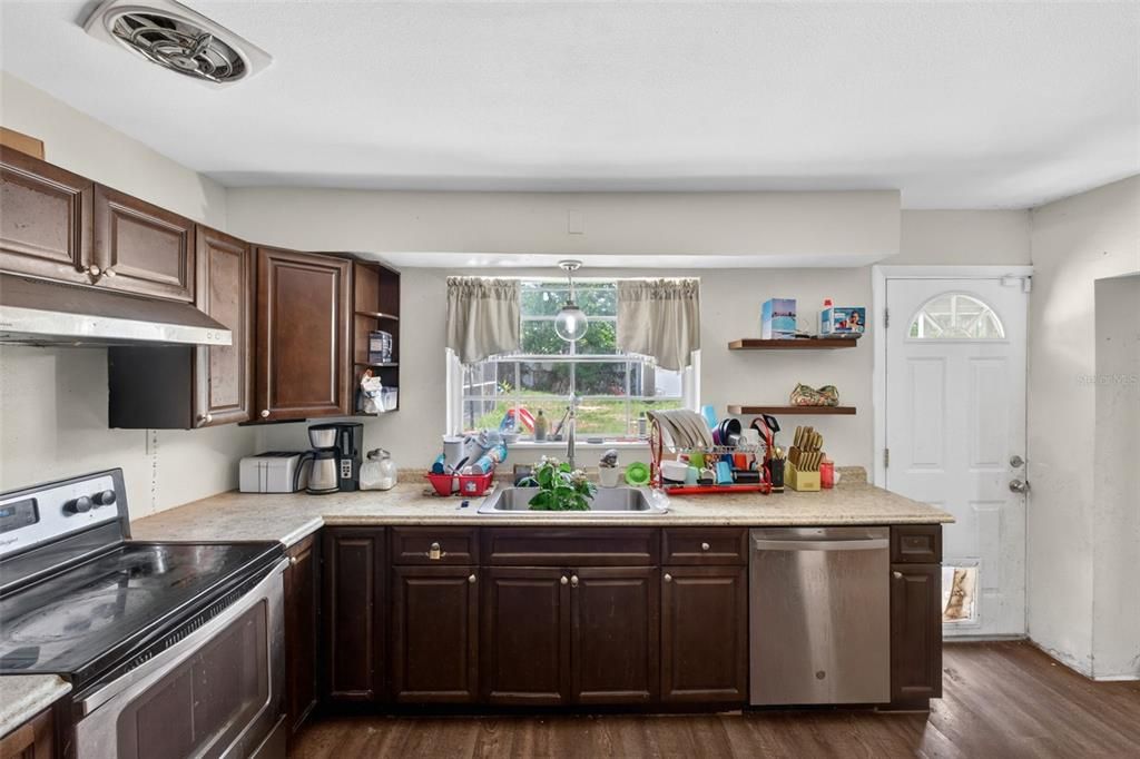 For Sale: $499,000 (5 beds, 5 baths, 3778 Square Feet)
