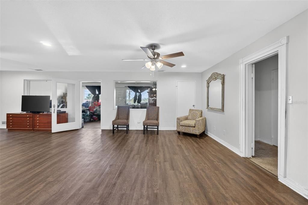 For Sale: $499,000 (5 beds, 5 baths, 3778 Square Feet)