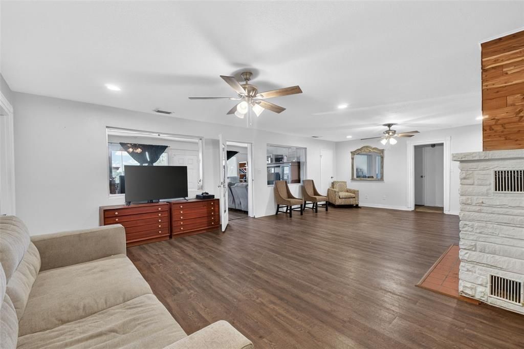 For Sale: $499,000 (5 beds, 5 baths, 3778 Square Feet)