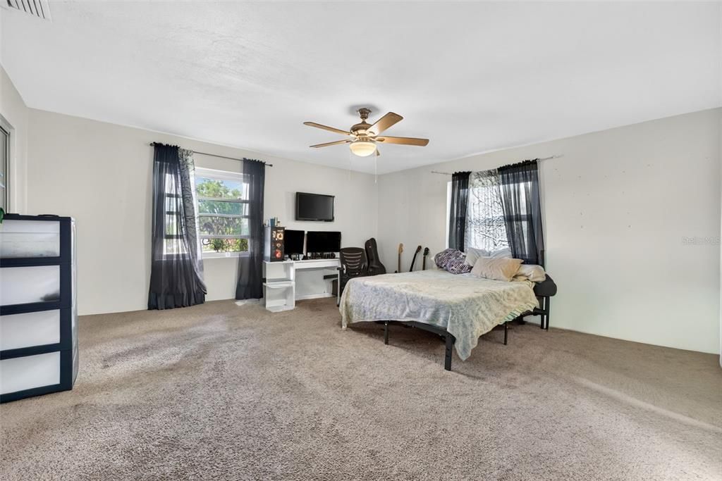 For Sale: $499,000 (5 beds, 5 baths, 3778 Square Feet)