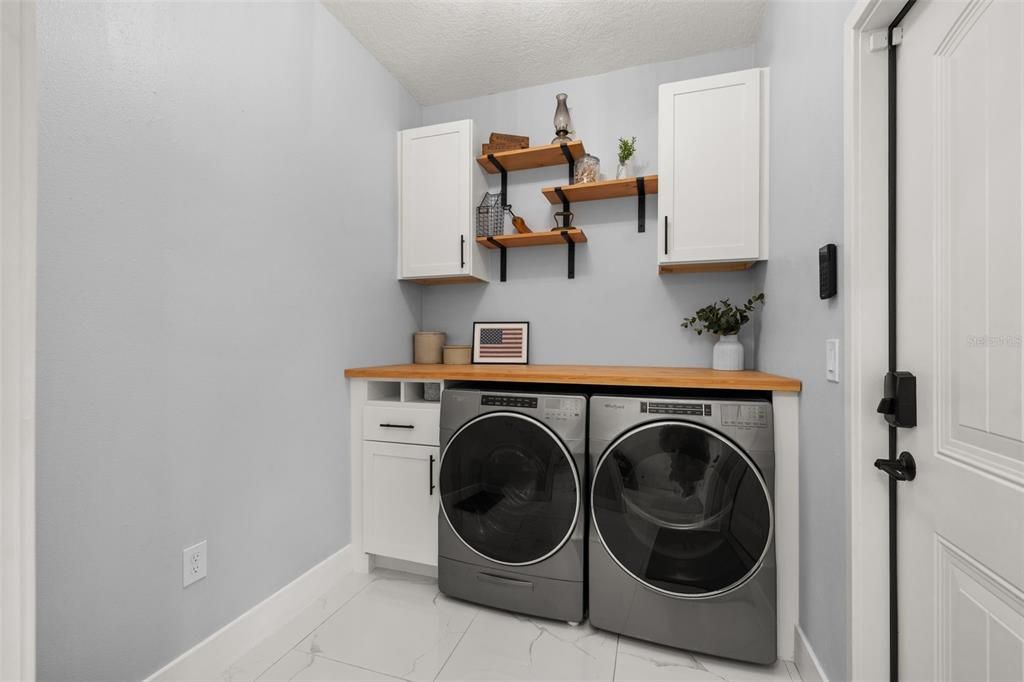 En Venta: $525,000 (4 camas, 2 baños, 2200 Pies cuadrados)
