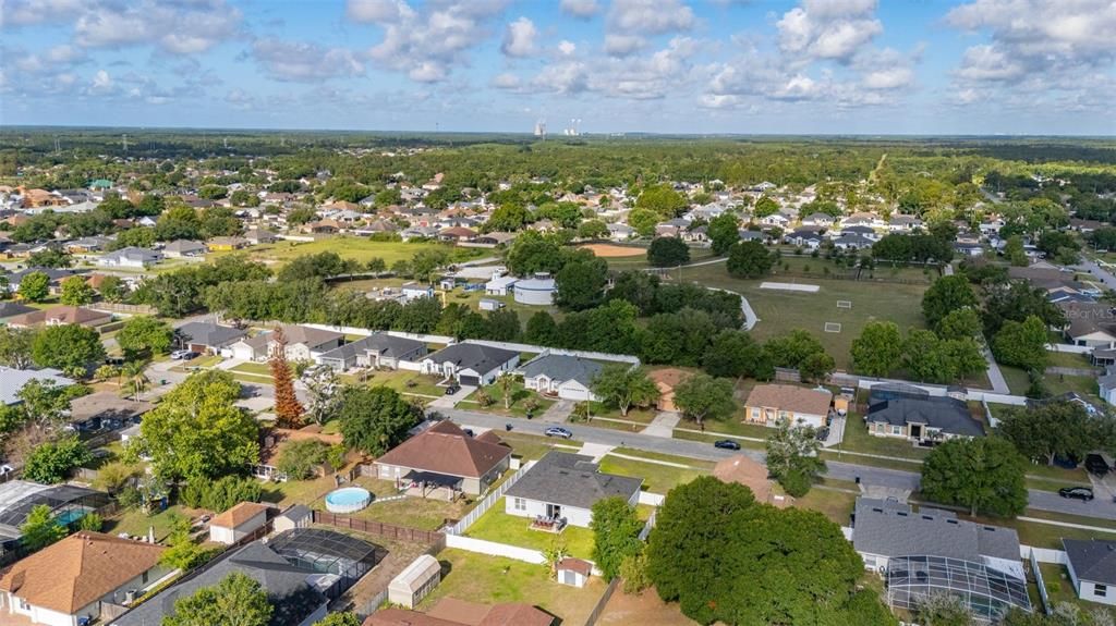 En Venta: $525,000 (4 camas, 2 baños, 2200 Pies cuadrados)