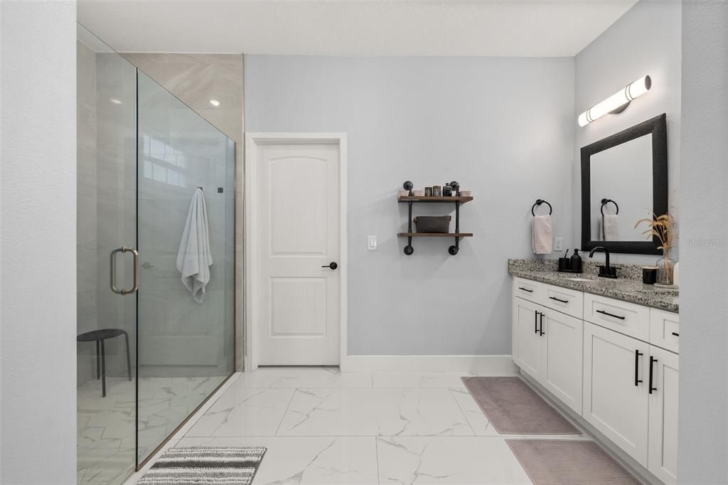 En Venta: $525,000 (4 camas, 2 baños, 2200 Pies cuadrados)