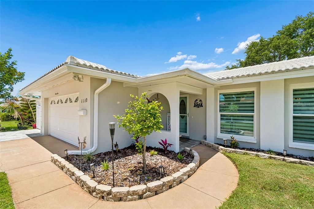 Active With Contract: $650,000 (3 beds, 2 baths, 1459 Square Feet)