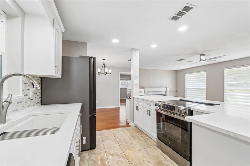Active With Contract: $650,000 (3 beds, 2 baths, 1459 Square Feet)