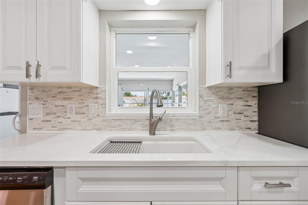 Active With Contract: $650,000 (3 beds, 2 baths, 1459 Square Feet)