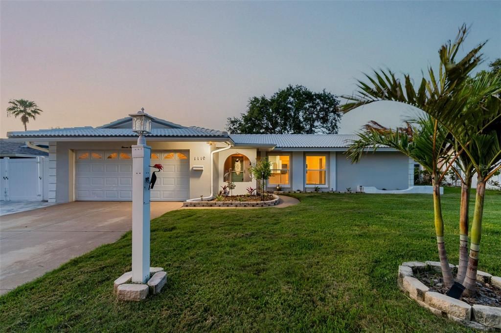 Active With Contract: $650,000 (3 beds, 2 baths, 1459 Square Feet)