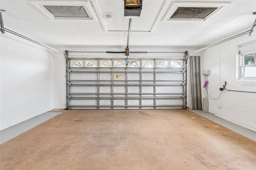 Active With Contract: $650,000 (3 beds, 2 baths, 1459 Square Feet)