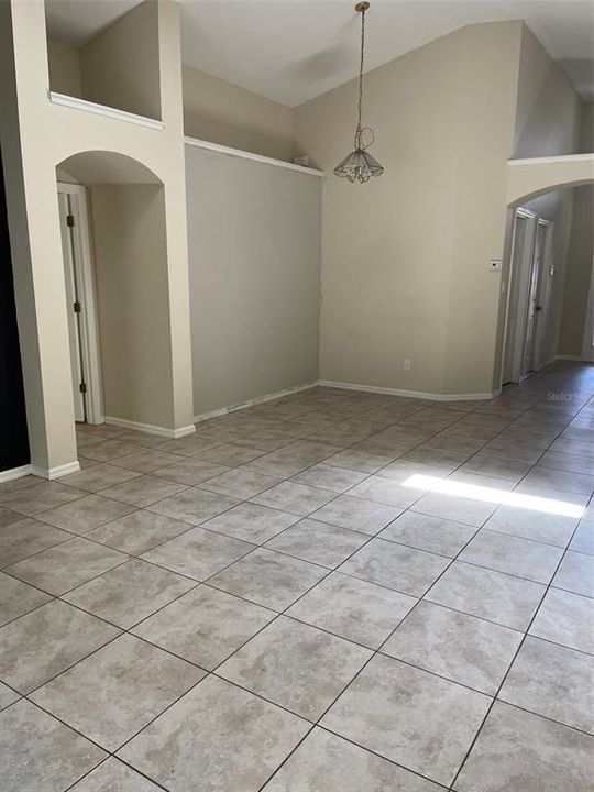En Renta: $2,450 (3 camas, 2 baños, 1500 Pies cuadrados)