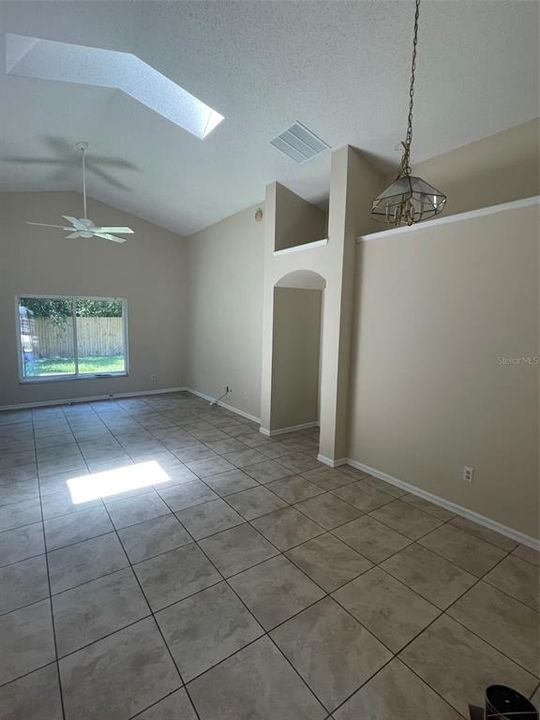 En Renta: $2,450 (3 camas, 2 baños, 1500 Pies cuadrados)