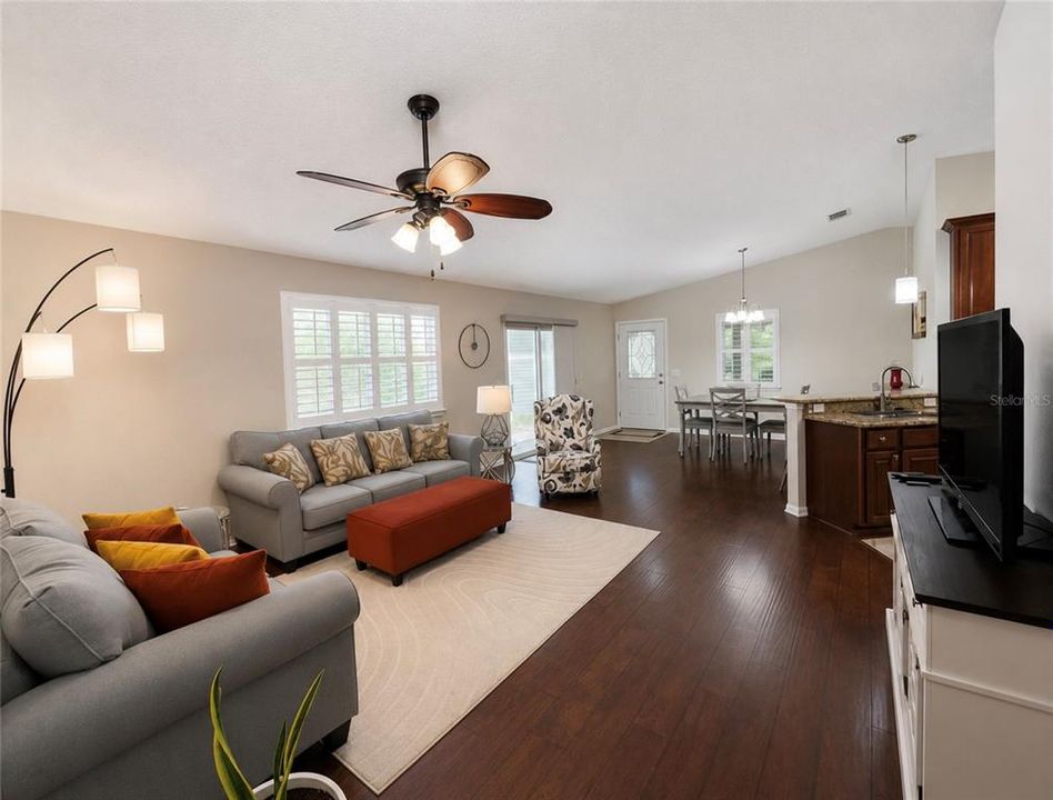 Active With Contract: $260,000 (2 beds, 2 baths, 1190 Square Feet)