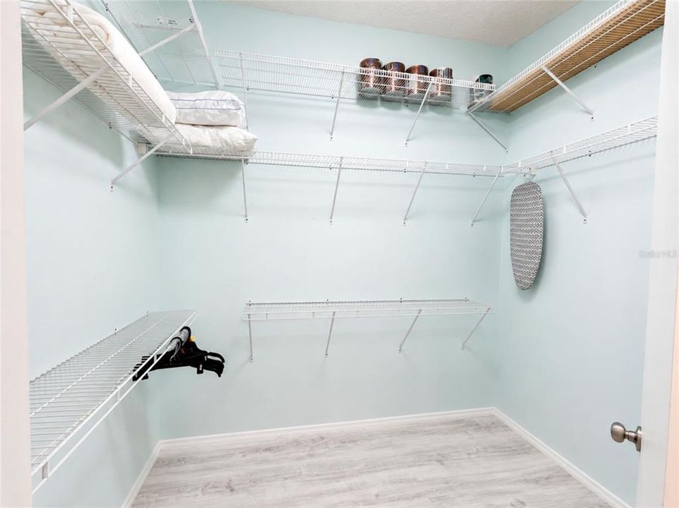 Active With Contract: $260,000 (2 beds, 2 baths, 1190 Square Feet)