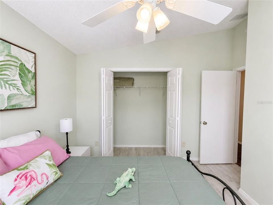 Active With Contract: $260,000 (2 beds, 2 baths, 1190 Square Feet)