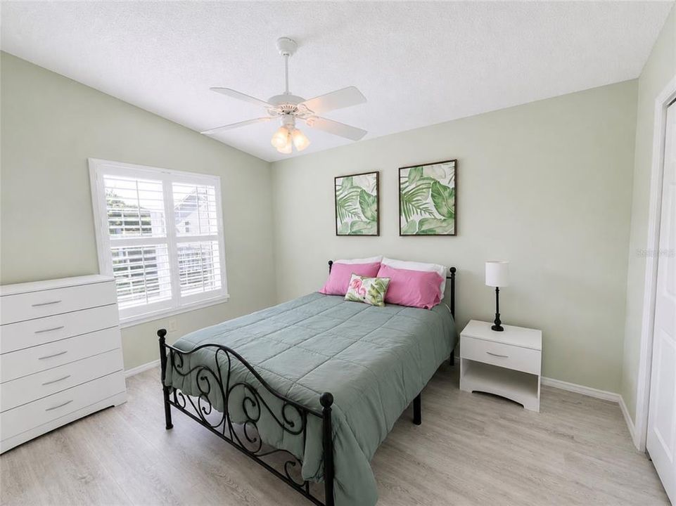 Active With Contract: $260,000 (2 beds, 2 baths, 1190 Square Feet)