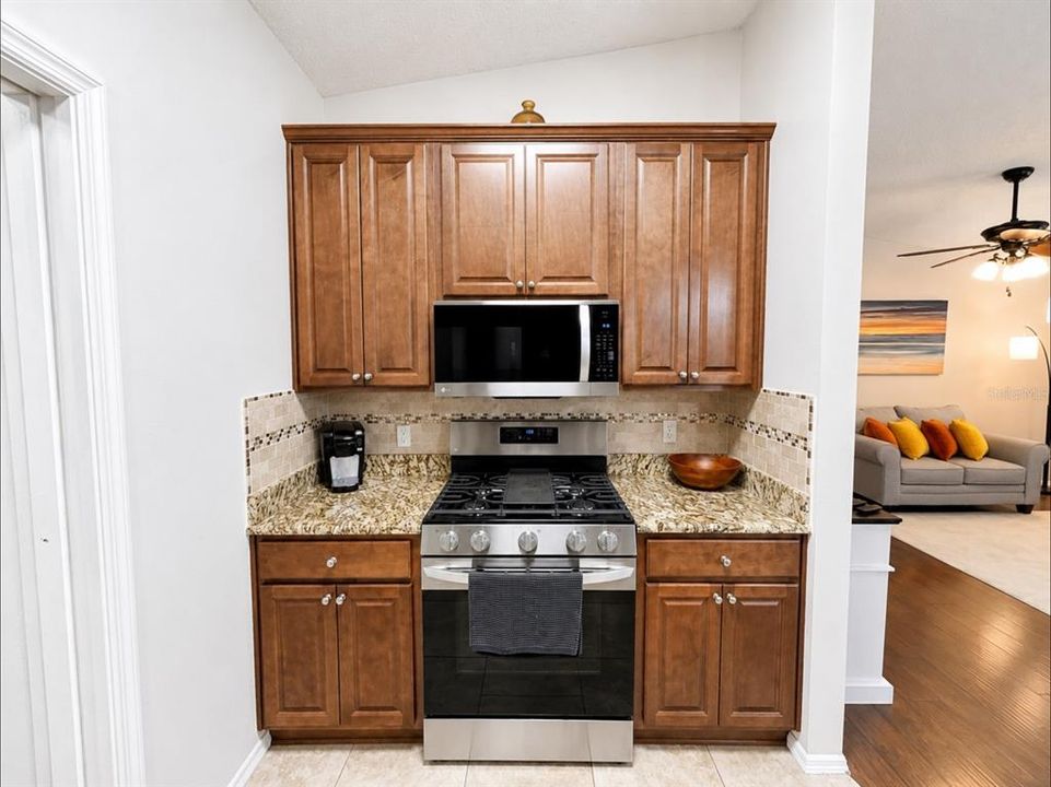 Active With Contract: $260,000 (2 beds, 2 baths, 1190 Square Feet)