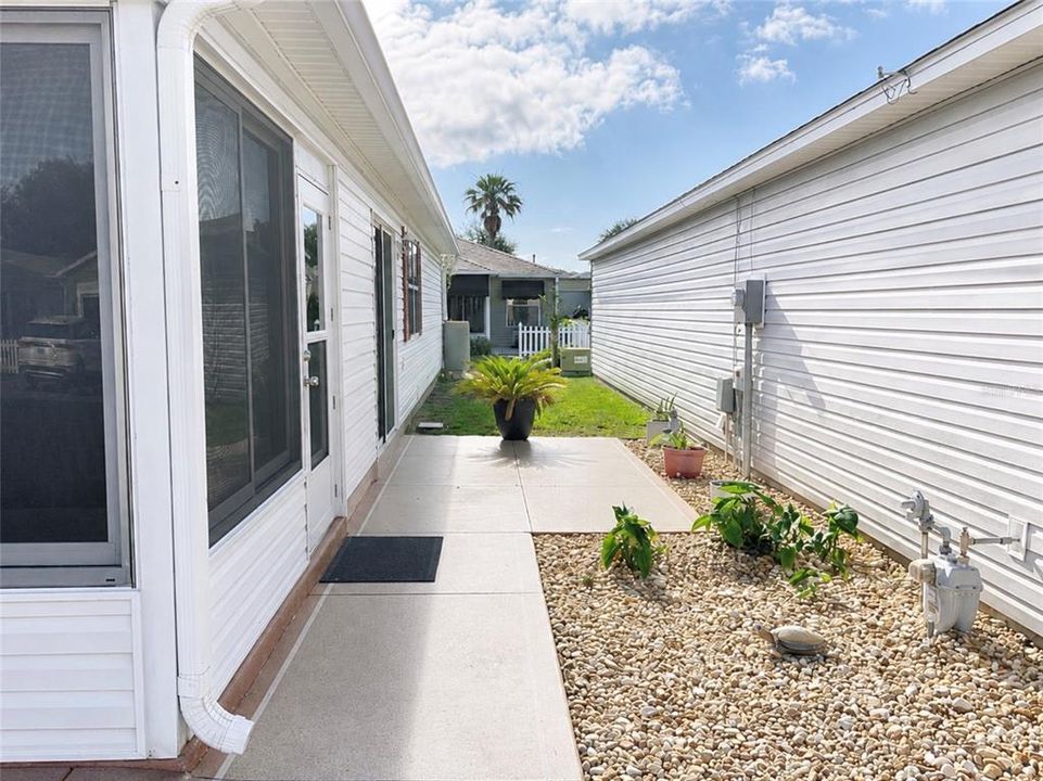 Active With Contract: $260,000 (2 beds, 2 baths, 1190 Square Feet)