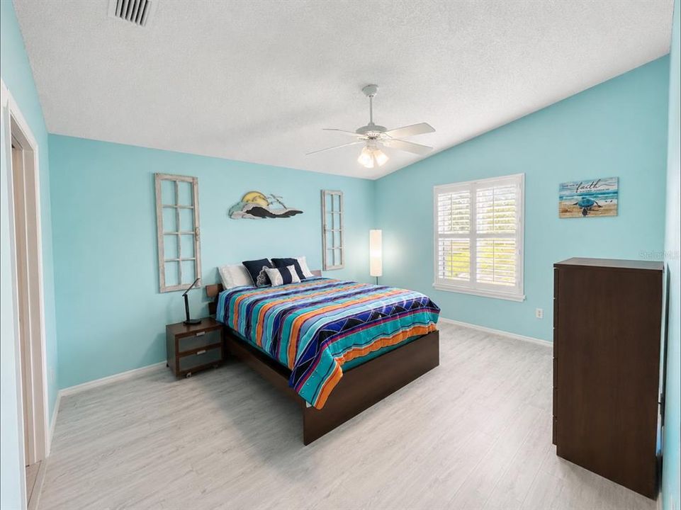 Active With Contract: $260,000 (2 beds, 2 baths, 1190 Square Feet)