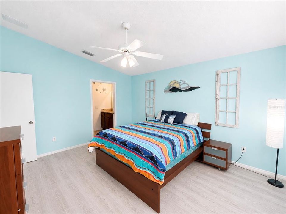Active With Contract: $260,000 (2 beds, 2 baths, 1190 Square Feet)