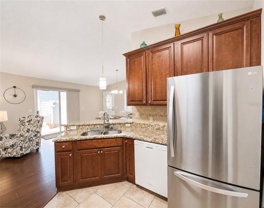 Active With Contract: $260,000 (2 beds, 2 baths, 1190 Square Feet)