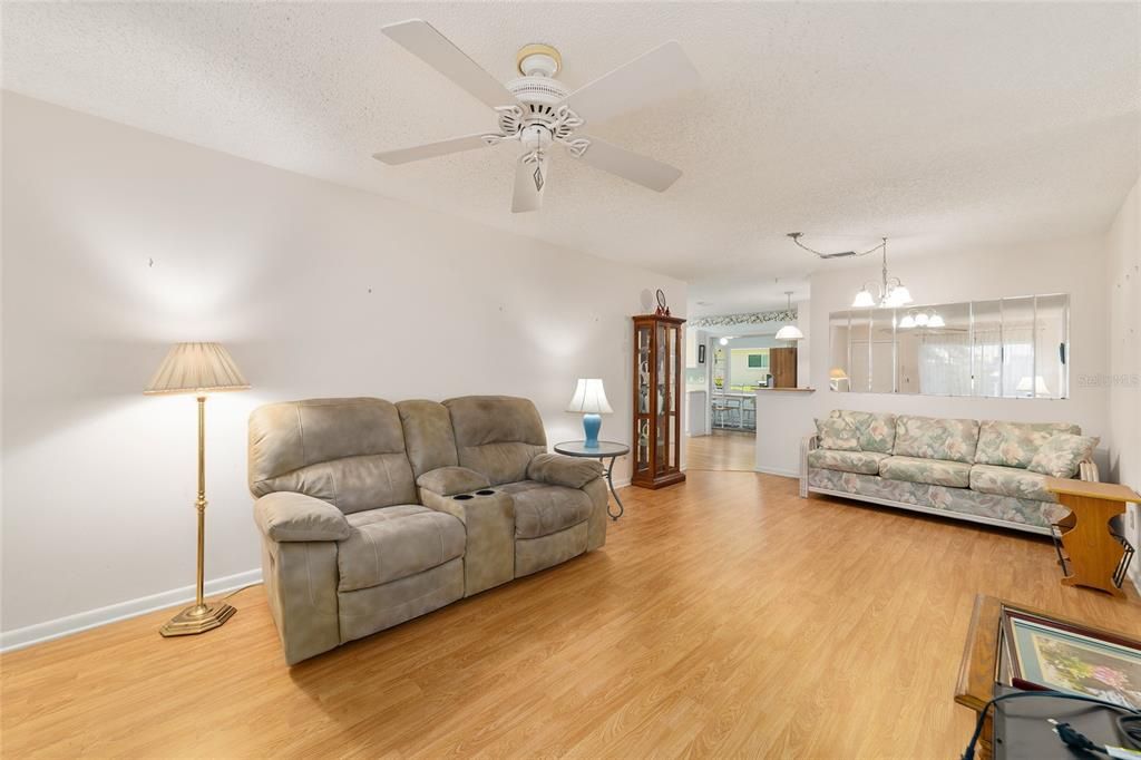 For Sale: $120,000 (2 beds, 2 baths, 1221 Square Feet)