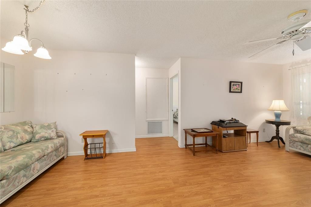 For Sale: $120,000 (2 beds, 2 baths, 1221 Square Feet)