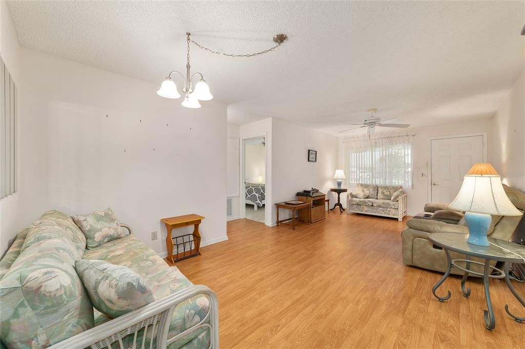 For Sale: $120,000 (2 beds, 2 baths, 1221 Square Feet)