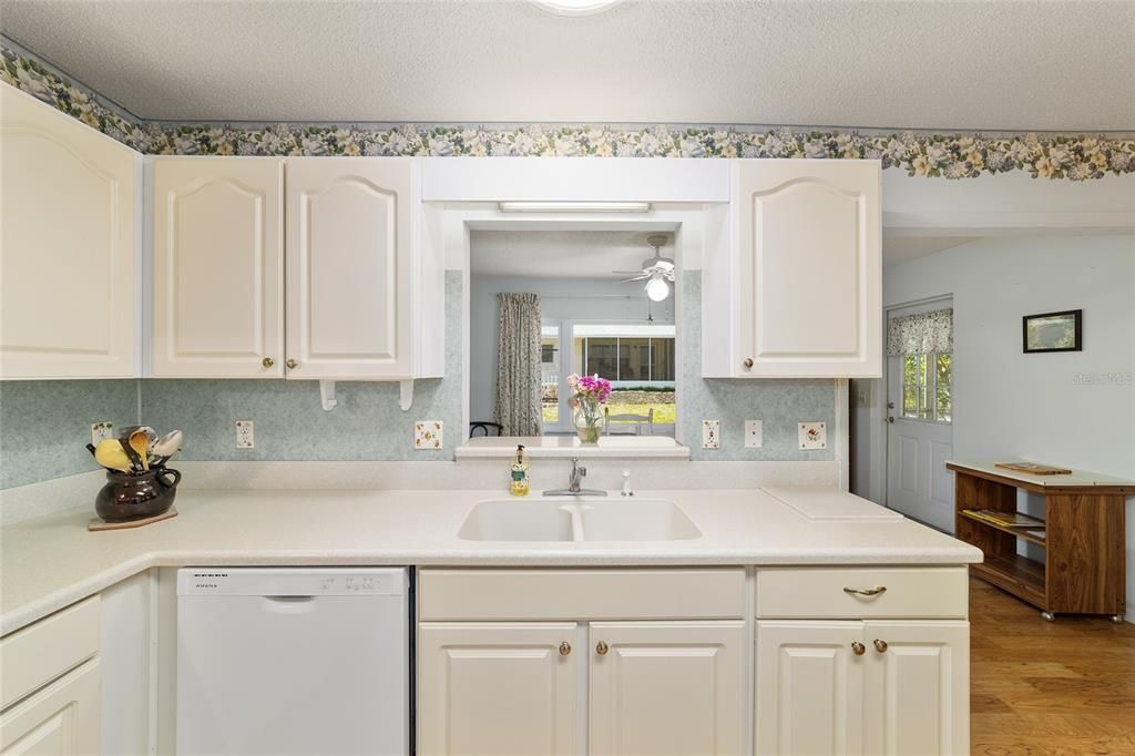 For Sale: $120,000 (2 beds, 2 baths, 1221 Square Feet)