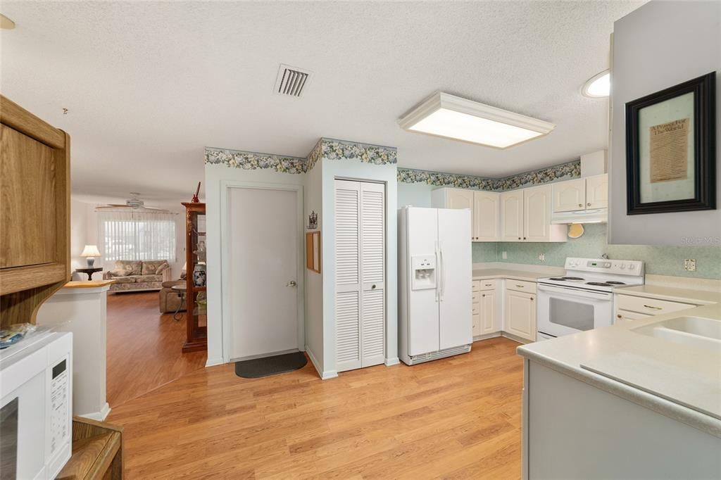 For Sale: $120,000 (2 beds, 2 baths, 1221 Square Feet)