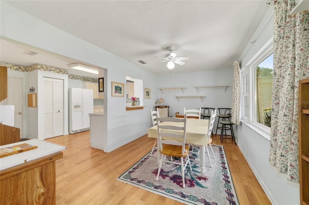 For Sale: $120,000 (2 beds, 2 baths, 1221 Square Feet)