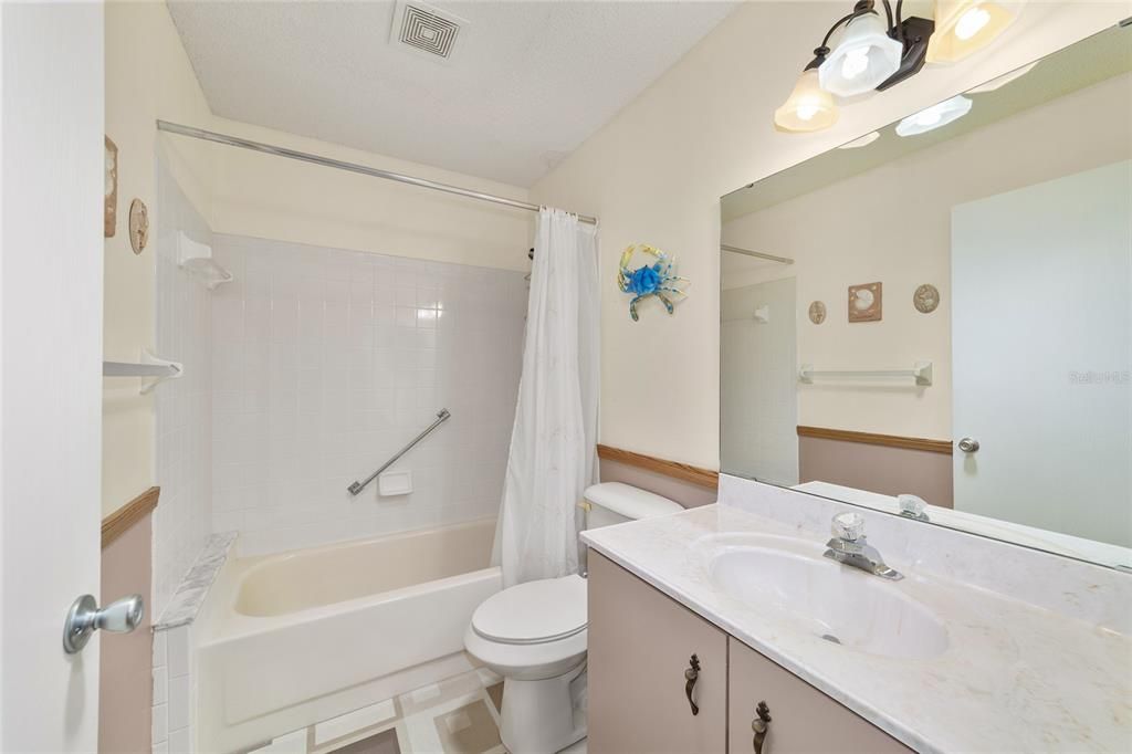 For Sale: $120,000 (2 beds, 2 baths, 1221 Square Feet)
