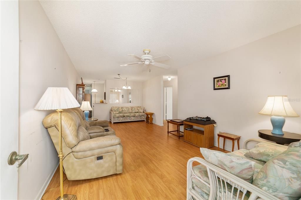 For Sale: $120,000 (2 beds, 2 baths, 1221 Square Feet)