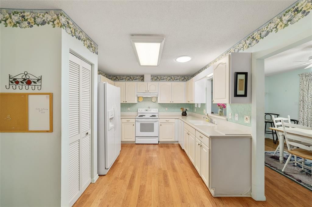For Sale: $120,000 (2 beds, 2 baths, 1221 Square Feet)